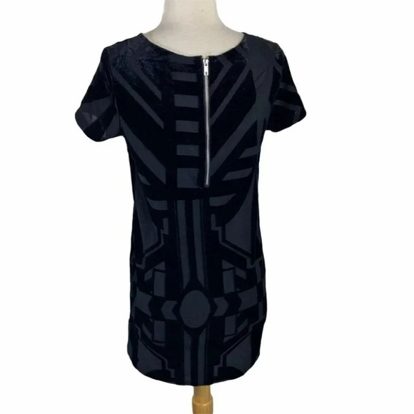 H&M Divided 6 little black dress with textured velvet + short sleeve - Picture 3 of 5